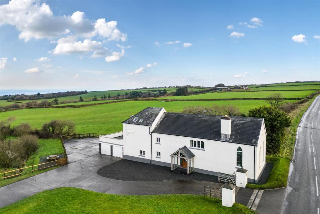 4 bed detached - Higher Clovelly 3