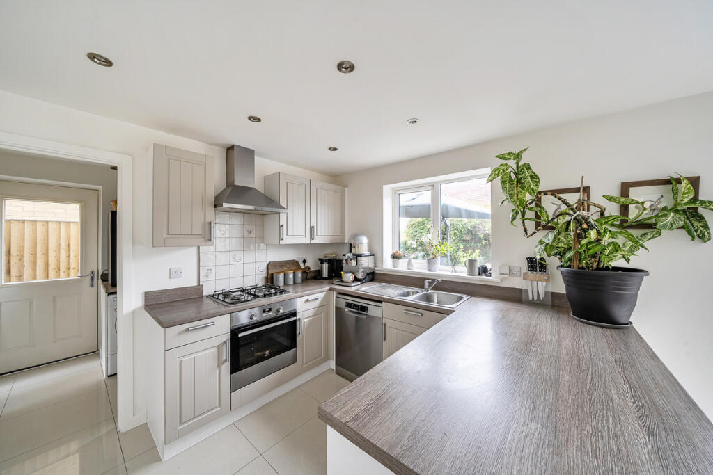 4 bed detached - Blackberry Road, Frome, BA11 1