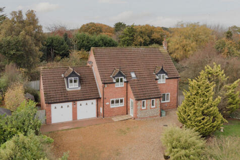 4 bed detached - Blackberry Road, Frome, BA11 15