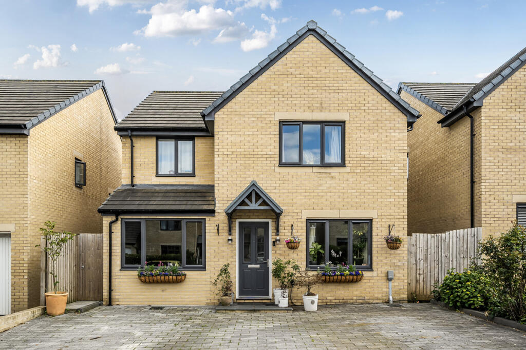 4 bed detached - Blackberry Road, Frome, BA11 3