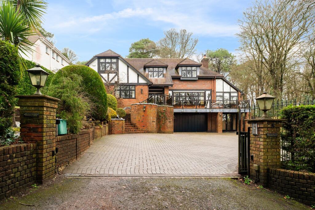 5 bed detached - Broadstone 1