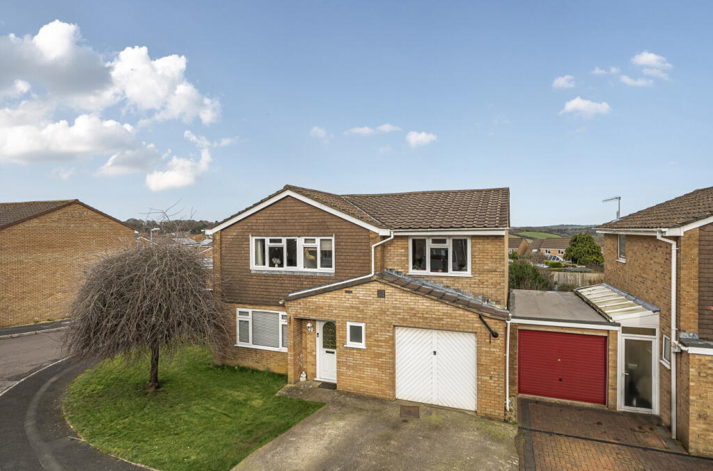 4 bed detached - Park View, Crewkerne, Somerset, TA18 1
