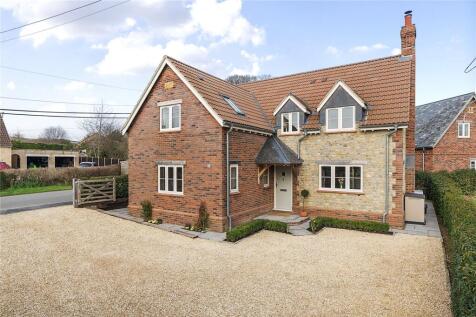 4 bed detached - Park View, Crewkerne, Somerset, TA18 18