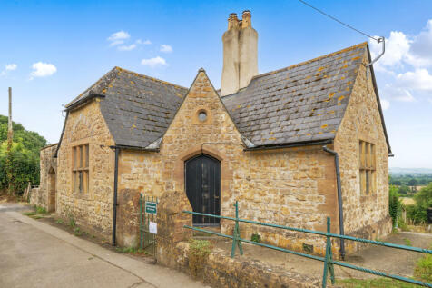 4 bed detached - Park View, Crewkerne, Somerset, TA18 19