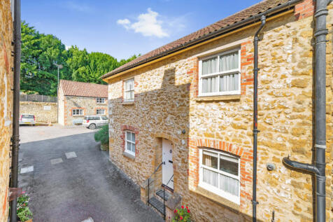 4 bed detached - Park View, Crewkerne, Somerset, TA18 23