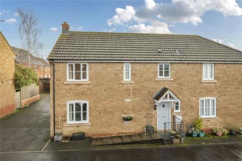 4 bed detached - Park View, Crewkerne, Somerset, TA18 24