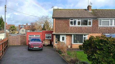 4 bed detached - Park View, Crewkerne, Somerset, TA18 25