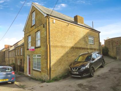 4 bed detached - Park View, Crewkerne, Somerset, TA18 27