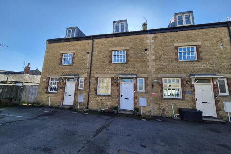 4 bed detached - Park View, Crewkerne, Somerset, TA18 28