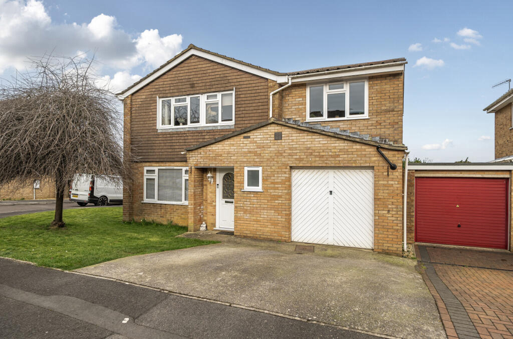 4 bed detached - Park View, Crewkerne, Somerset, TA18 3