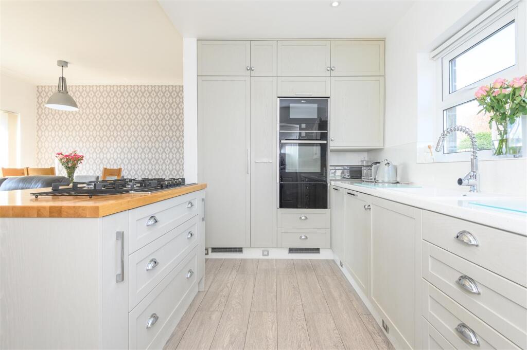 365, Halifax Road, Liversedge, WF15 8DU 3