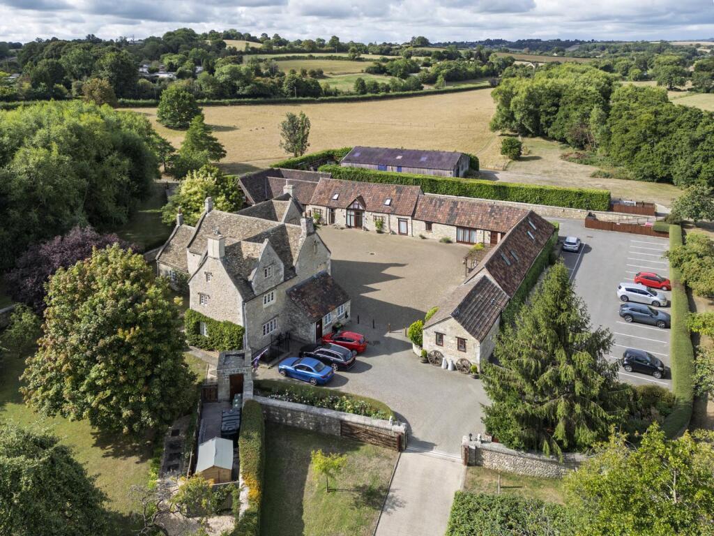7 bed detached - Riverside Cottage Holidays, Oldford Farm, Frome, BA11 2NF