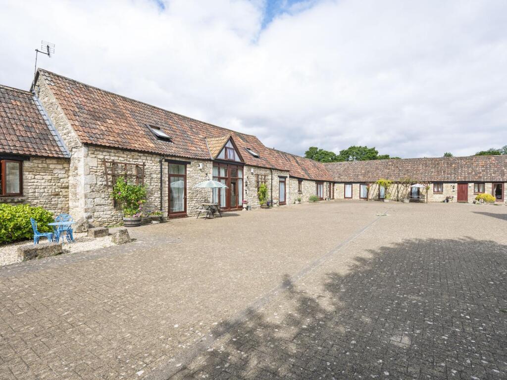 7 bed detached - Riverside Cottage Holidays, Oldford Farm, Frome, BA11 2NF 1