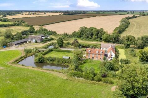 5-bedroom equestrian property with 5 acres in Suffolk 19