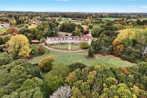 5-bedroom equestrian property with 5 acres in Suffolk 21