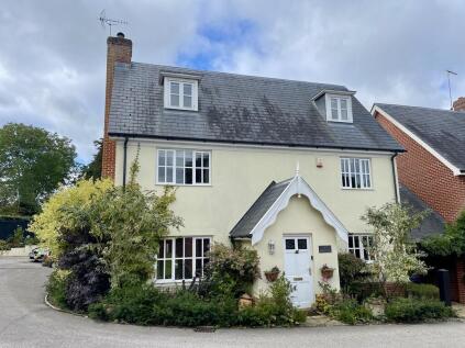 5-bedroom equestrian property with 5 acres in Suffolk 23