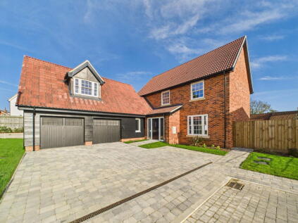 5-bedroom equestrian property with 5 acres in Suffolk 24