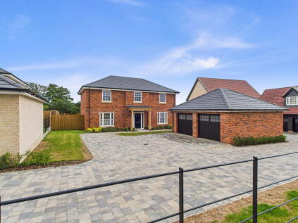 5-bedroom equestrian property with 5 acres in Suffolk 25