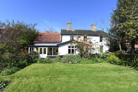 5-bedroom equestrian property with 5 acres in Suffolk 26