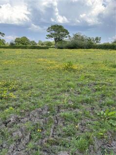 4-bedroom country estate with 2.5 acres in Devon 16