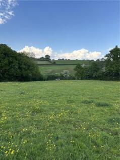 4-bedroom country estate with 2.5 acres in Devon 17