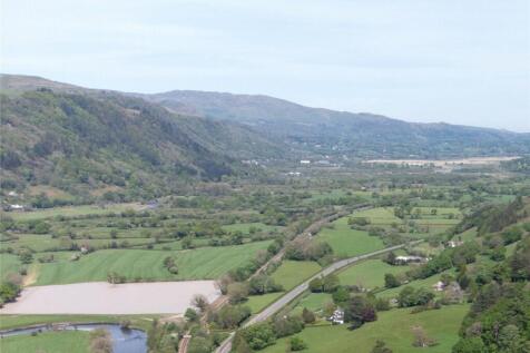 4-bedroom country estate with 2.5 acres in Devon 21