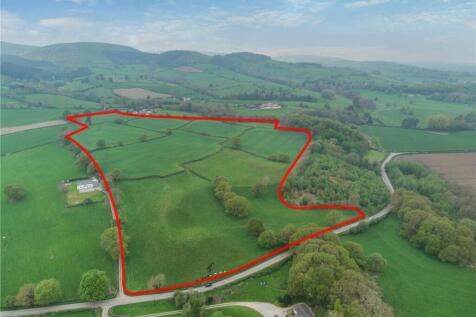 4-bedroom country estate with 2.5 acres in Devon 22