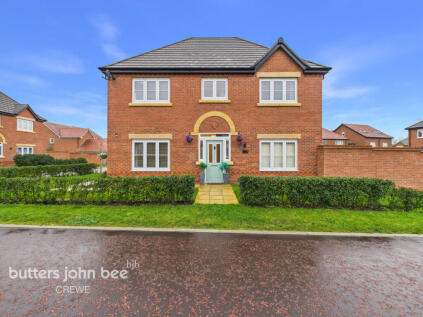 4-bedroom country estate with 2.5 acres in Devon 26