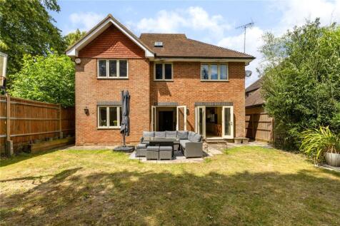 3 bed detached - London Road, Hindhead, Surrey, GU26 15