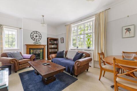 3 bed detached - London Road, Hindhead, Surrey, GU26 21