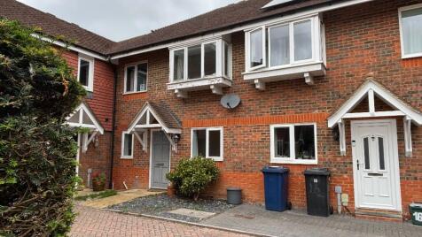 3 bed detached - London Road, Hindhead, Surrey, GU26 24