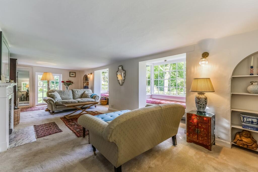 3 bed detached - London Road, Hindhead, Surrey, GU26 4