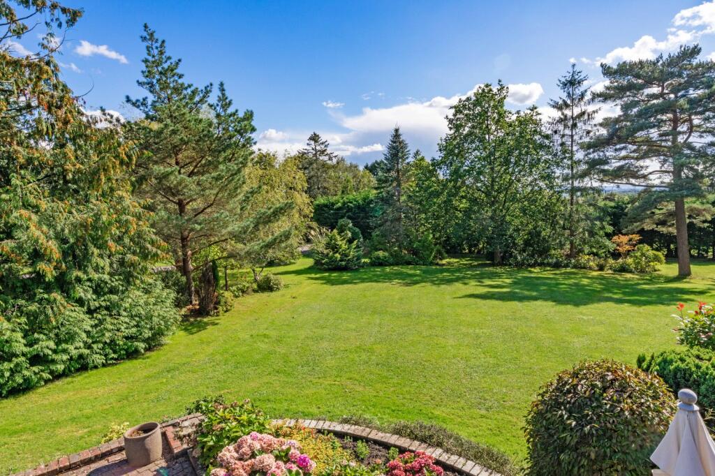 High Broom Lane, Crowborough, East Sussex, TN6 2
