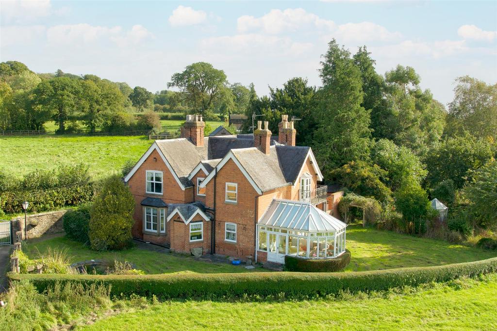 5-bedroom country house with 25 acres in uk 10
