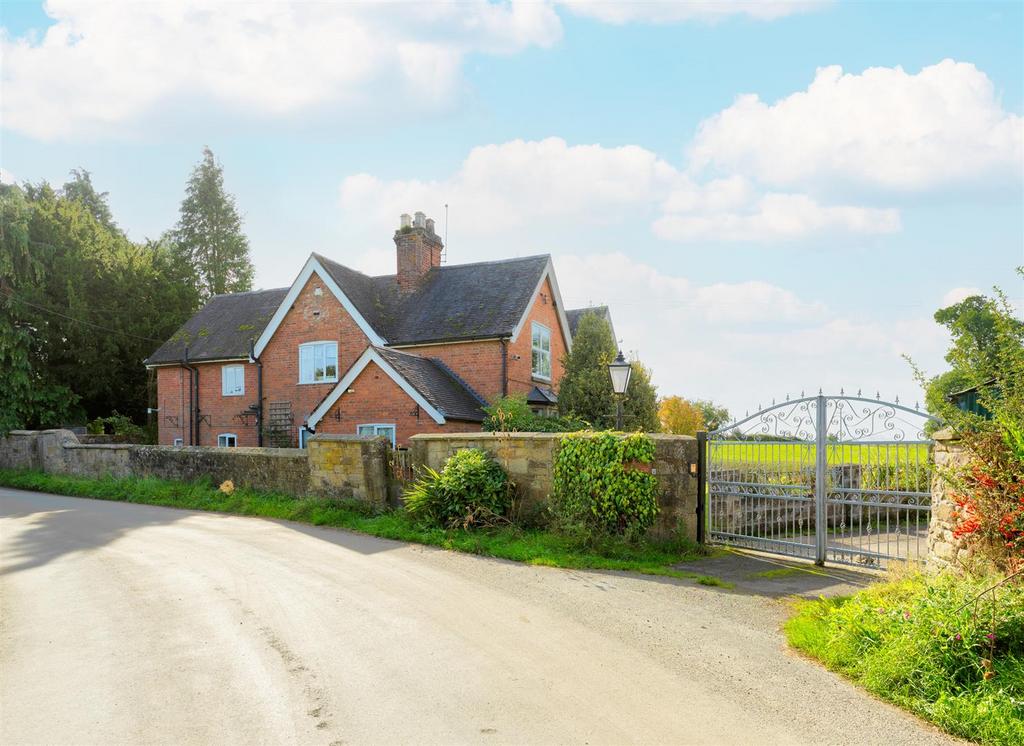 5-bedroom country house with 25 acres in uk 17