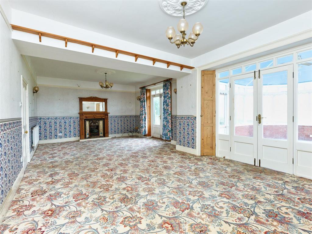 5-bedroom country house with 25 acres in uk 2