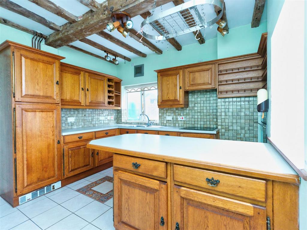 5-bedroom country house with 25 acres in uk 3