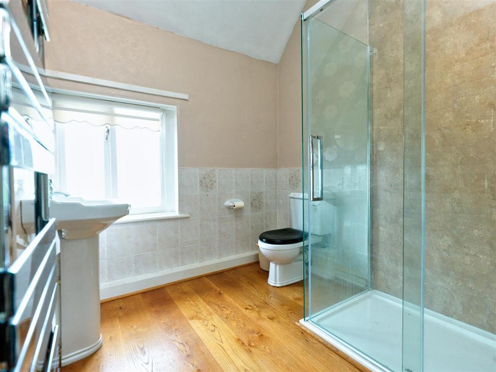 5-bedroom country house with 25 acres in uk 4