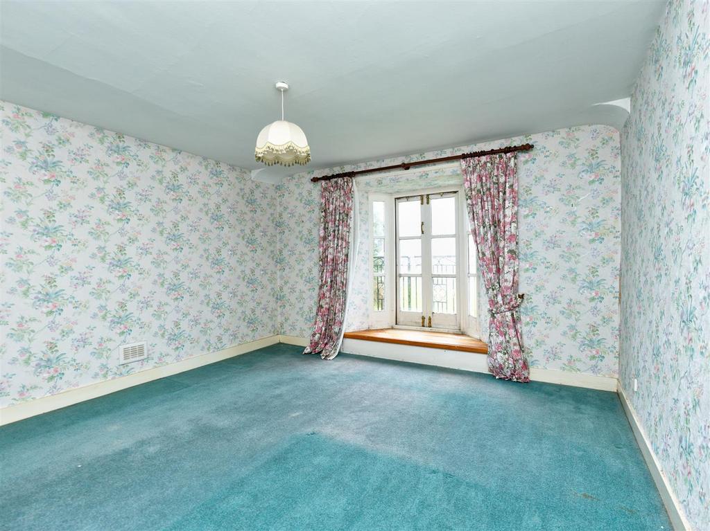 5-bedroom country house with 25 acres in uk 5