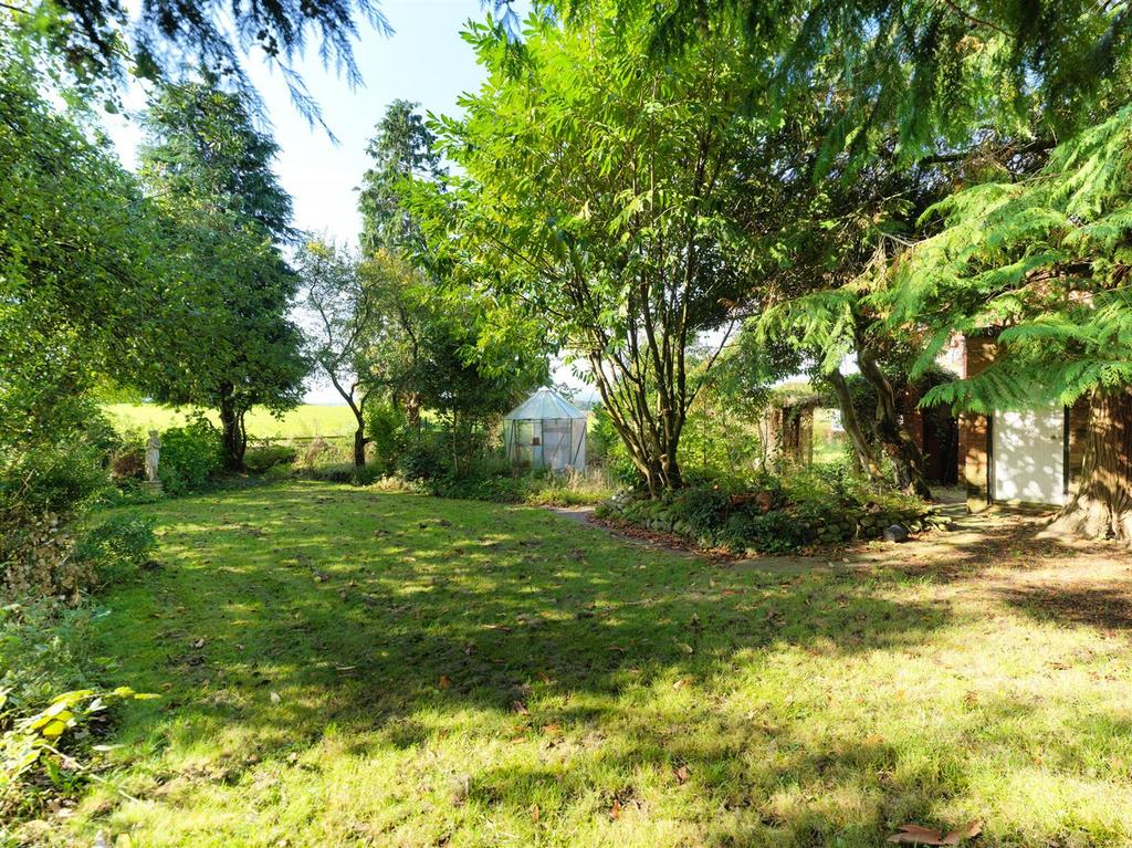 5-bedroom country house with 25 acres in uk 7