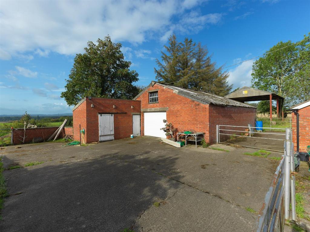 5-bedroom country house with 25 acres in uk 9
