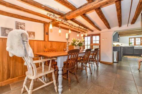 4 bed detached - Bethersden, Ashford, Kent, TN26 17