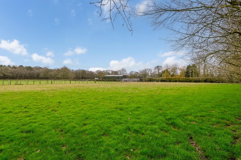 4 bed detached - Bethersden, Ashford, Kent, TN26 3
