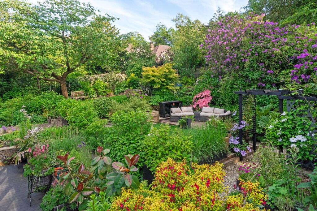St. Johns Road, Crowborough, East Sussex, TN6 2