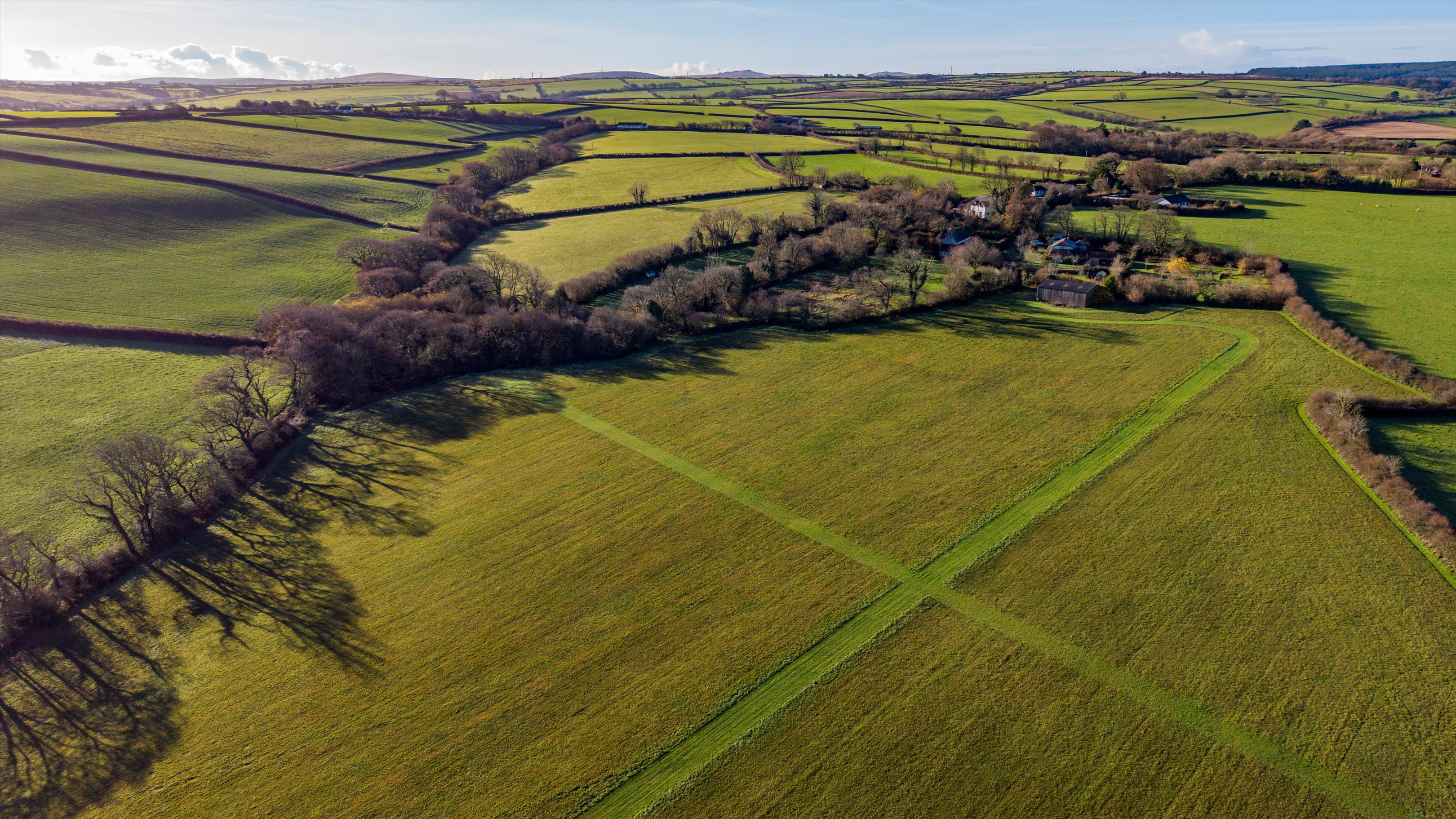 4-bedroom farmhouse with 19.6 acres in Cornwall 3