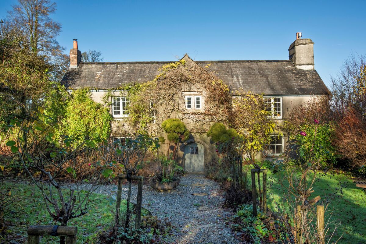 4-bedroom farmhouse with 19.6 acres in Cornwall 6